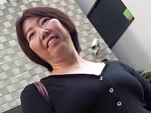 平凡な素人おばさん(55歳)のだらしない豊満体型と巨乳を正常位で揺さぶりたい